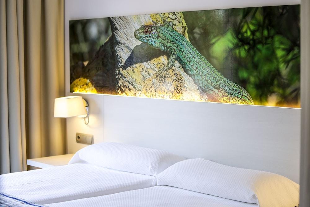 Hostal Rosales Es Pujols Exteriör bild