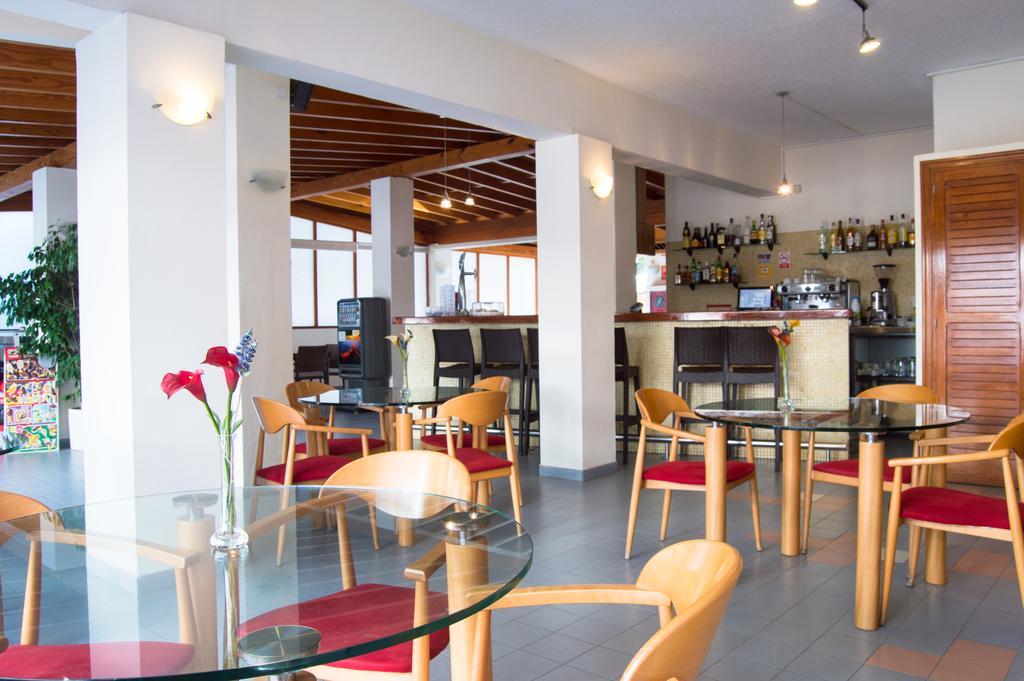 Hostal Rosales Es Pujols Exteriör bild