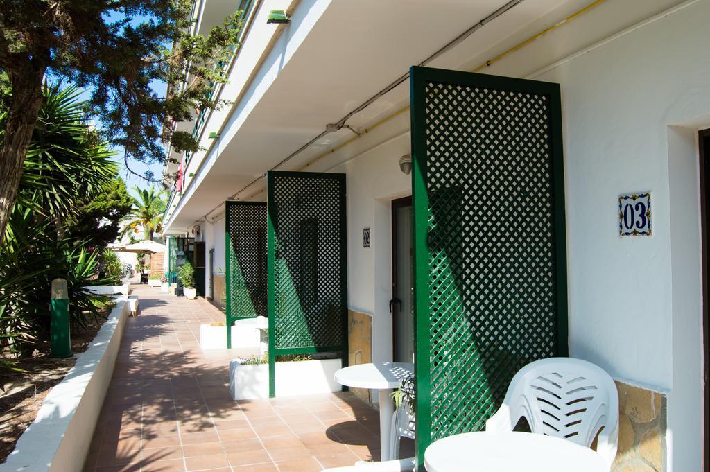 Hostal Rosales Es Pujols Exteriör bild