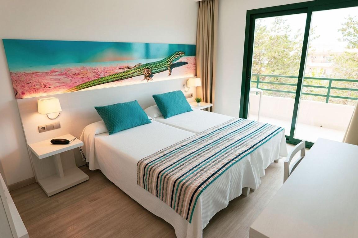 Hostal Rosales Es Pujols Exteriör bild
