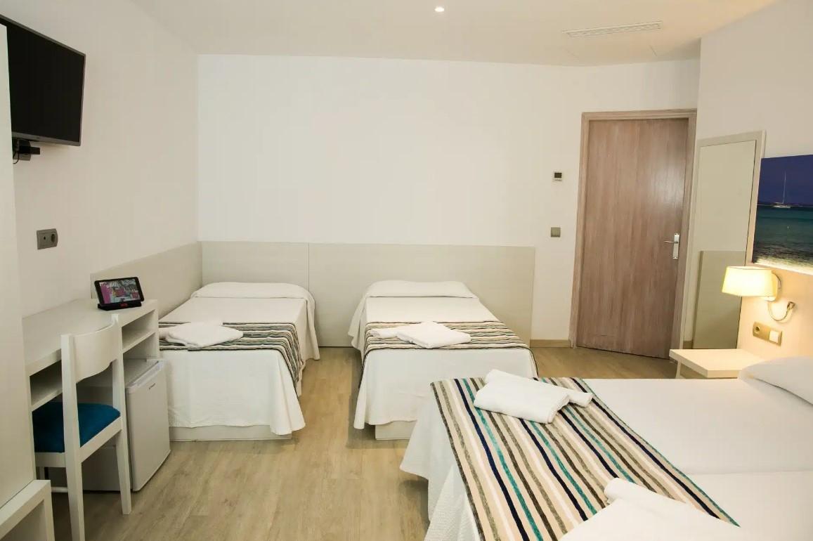 Hostal Rosales Es Pujols Exteriör bild