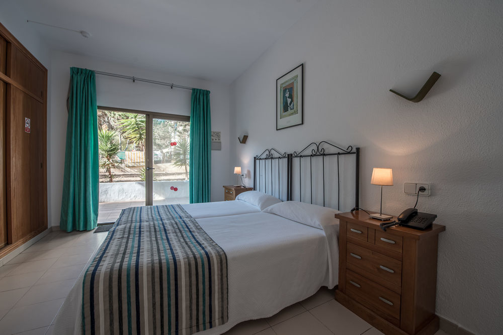 Hostal Rosales Es Pujols Exteriör bild