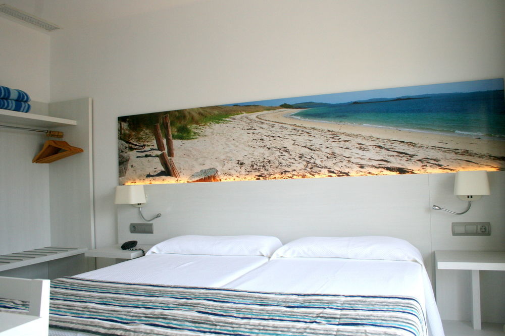 Hostal Rosales Es Pujols Exteriör bild