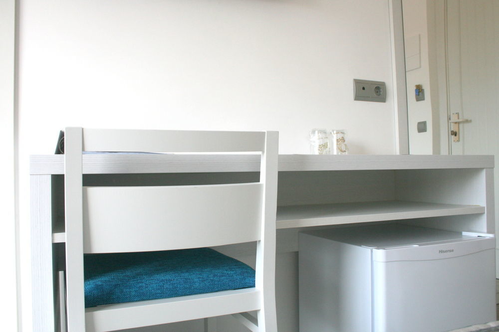 Hostal Rosales Es Pujols Exteriör bild