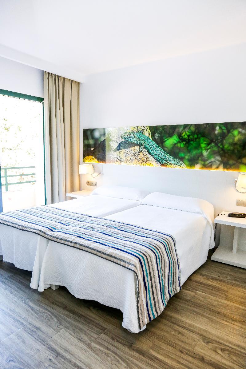 Hostal Rosales Es Pujols Exteriör bild